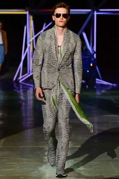 Look 12